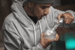 Effective Bong Buying Guide - How to Choose the Right One for You